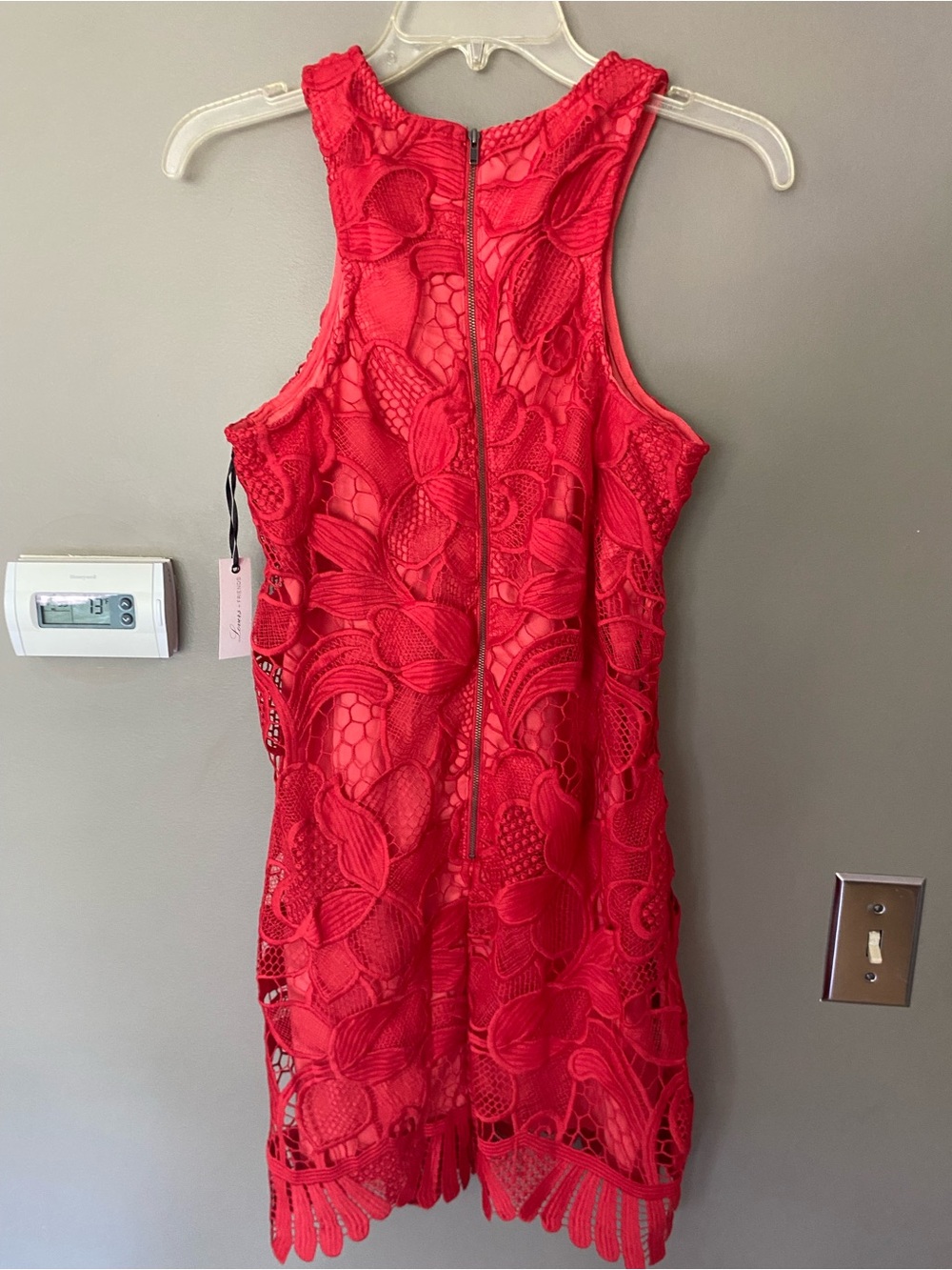 NWT REVOLVE x LOVERS + FRIENDS Caspian Lace Shift Dress in Coral Red Size Small - Picture 5 of 9